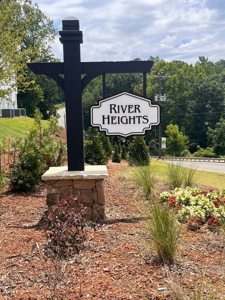 1331 Darlington Dr - Photo 2 of 20