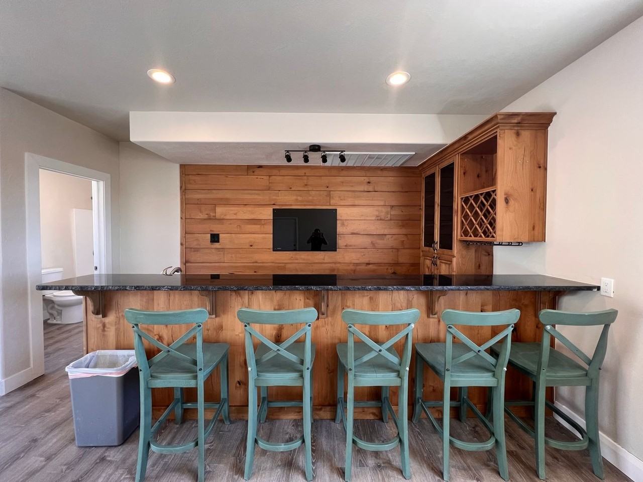 740 W Uzona Ave - Photo 3 of 7