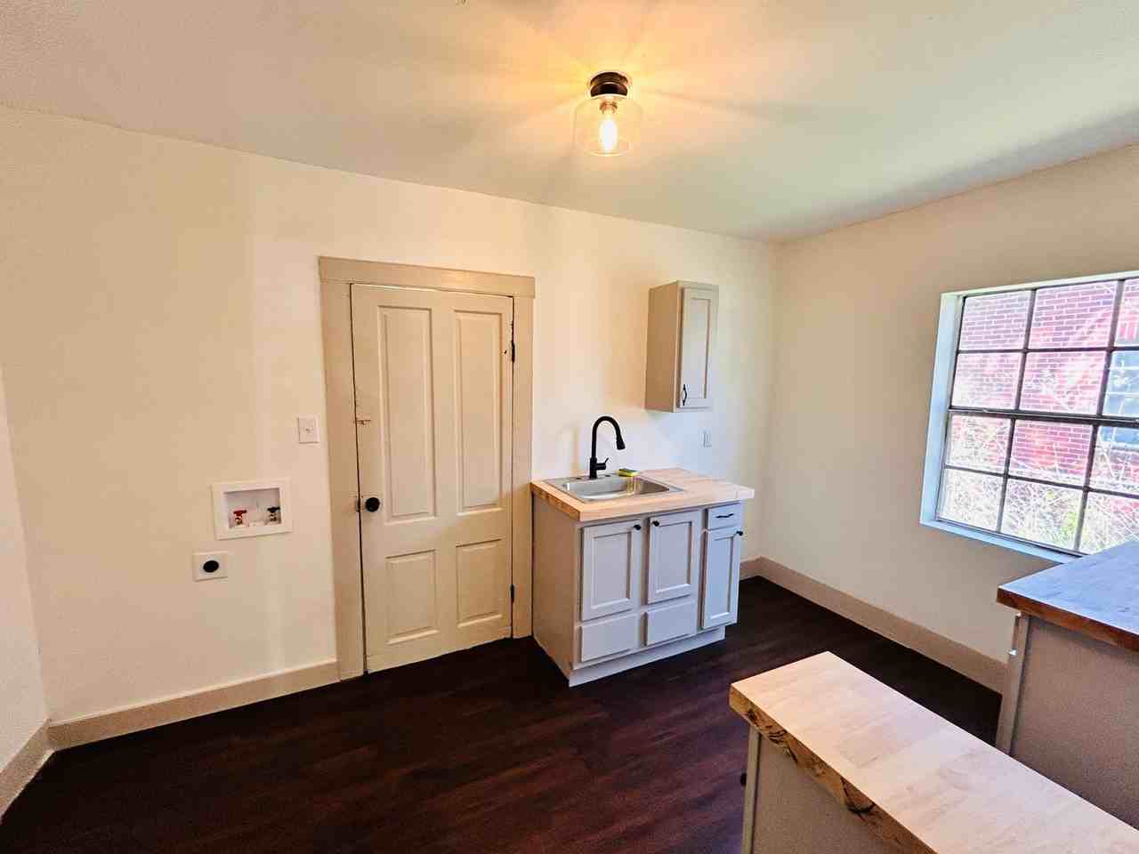 727 Henderson Ave - Photo 2 of 10