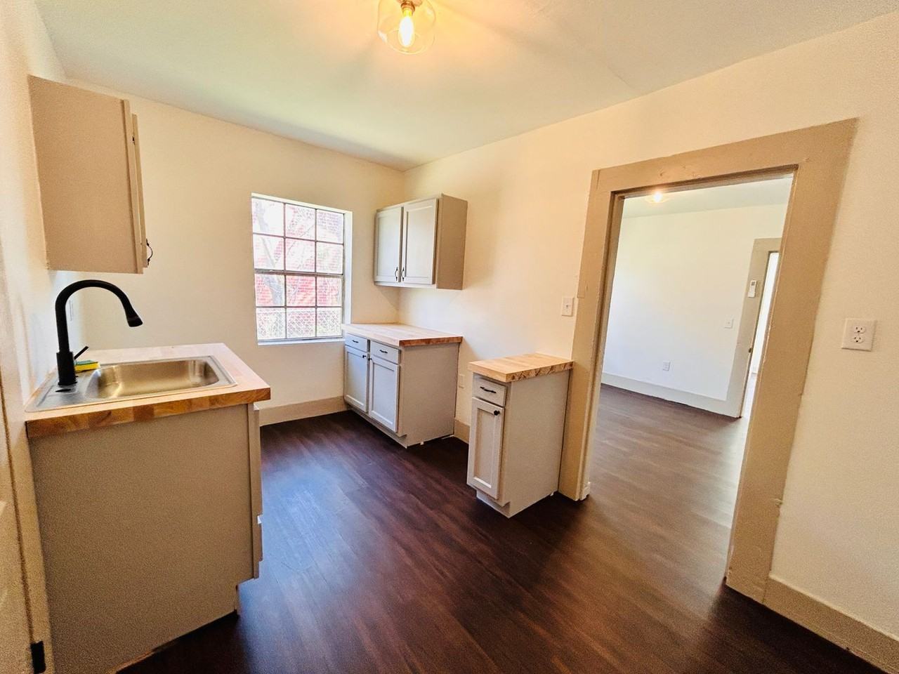 727 Henderson Ave - Photo 3 of 10