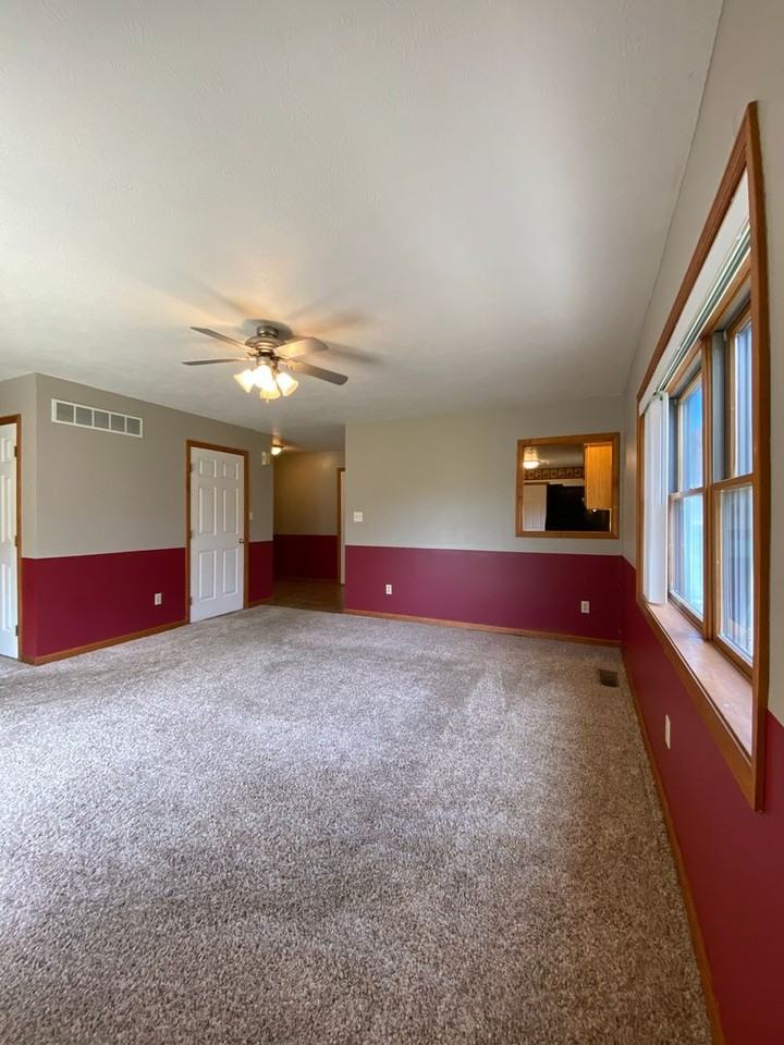 408 Hackett Rd - Photo 3 of 50