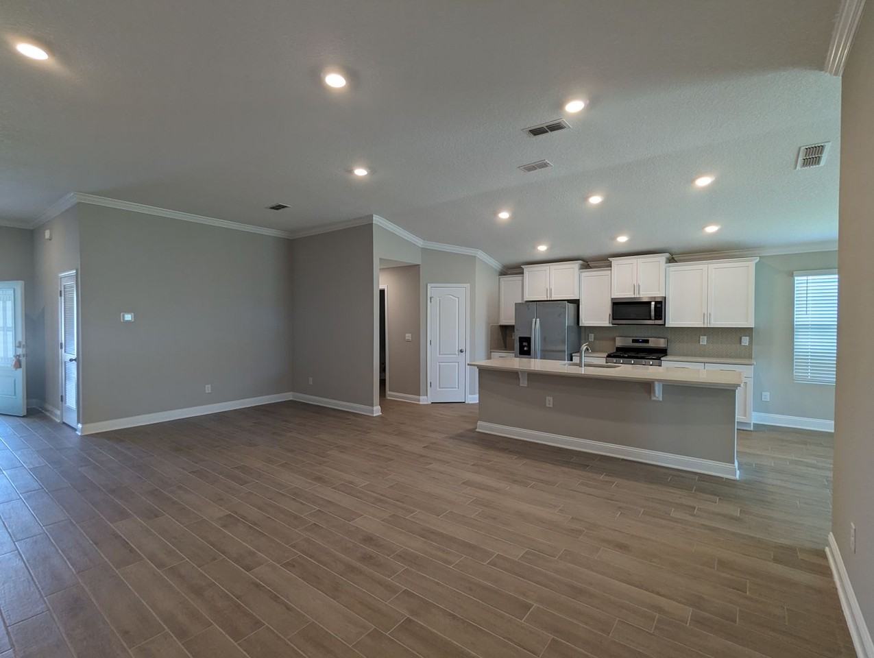 768 Narvarez Ave - Photo 6 of 36