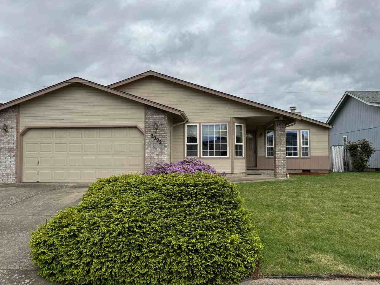 2092 Bonnie Ln, Springfield, OR 97477 3 Bedroom House for 2,195/month