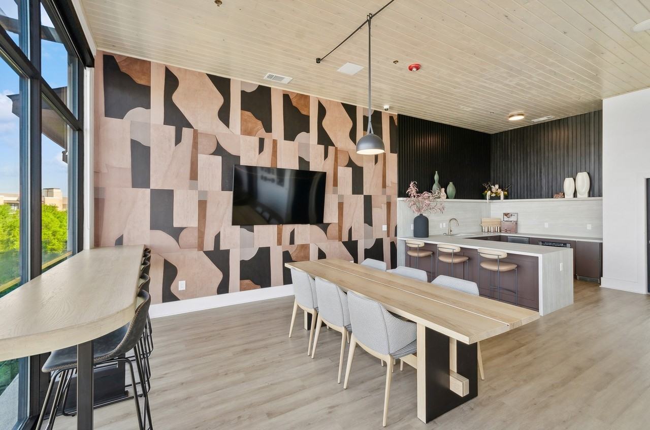 AMLI at the Ballpark - Photo 7 of 39