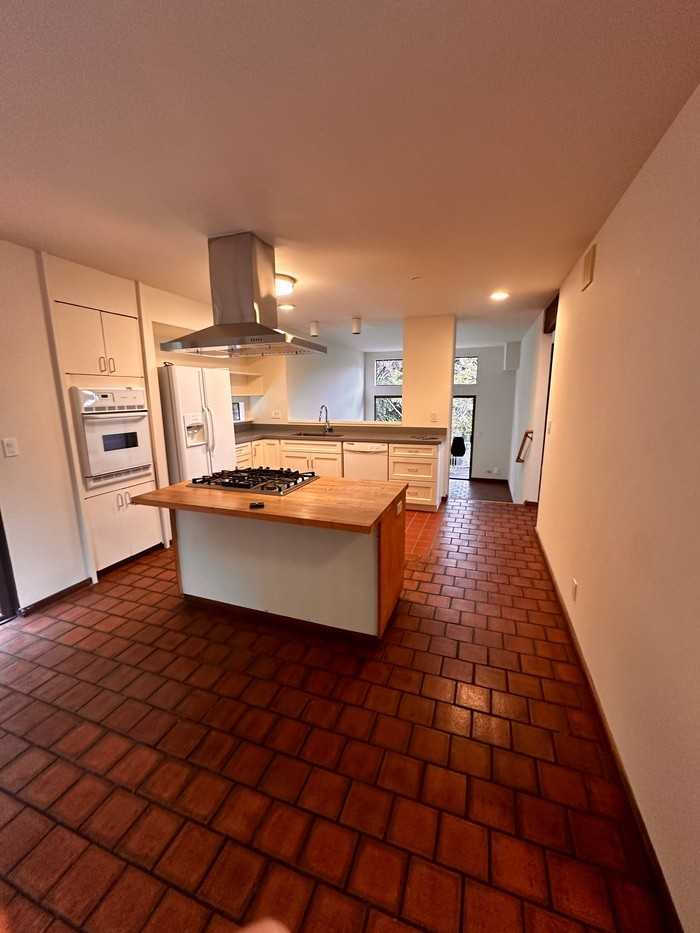 1029 Keith Ave - Photo 3 of 14