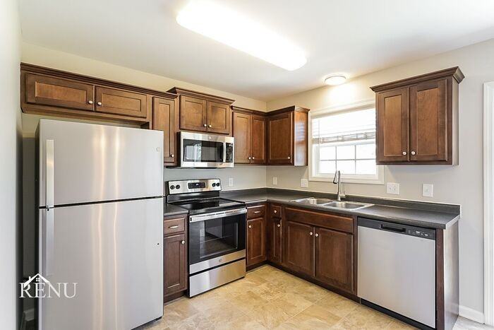 335 Gallop Ln - Photo 2 of 17