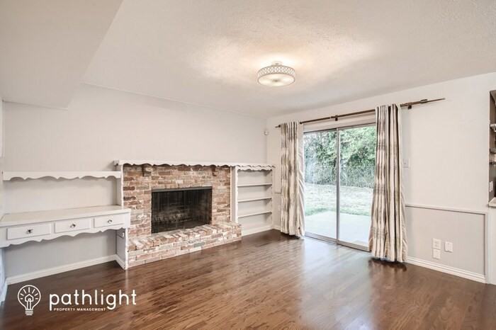 1026 Hickory St - Photo 2 of 16