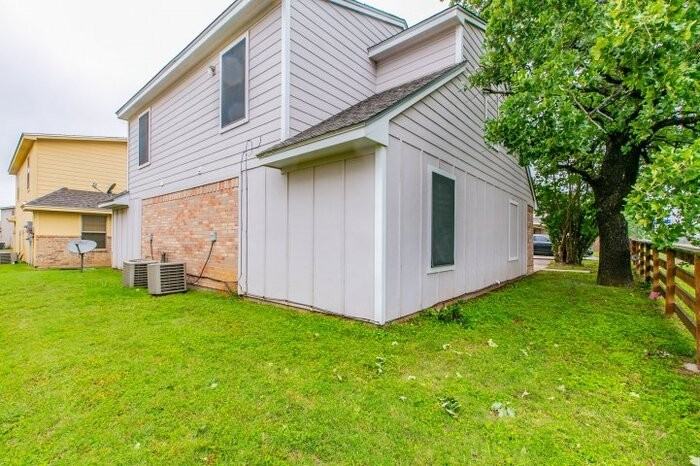 101 Meadow Park Cir - Photo 2 of 9