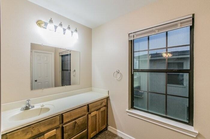 101 Meadow Park Cir - Photo 3 of 9