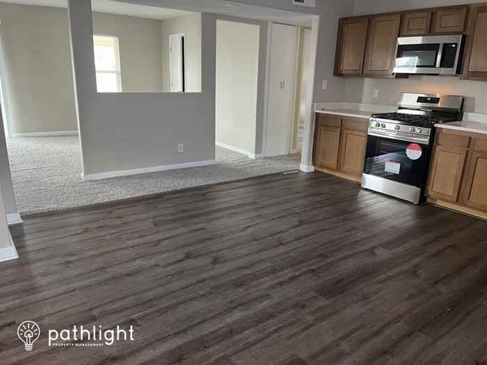 640 Mountain View Ave Ne - Photo 3 of 15