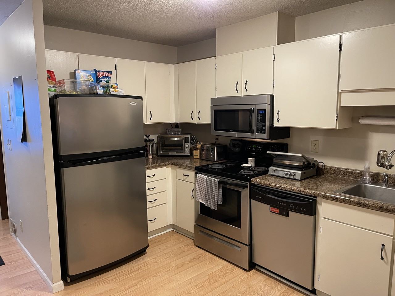 1976 Haughton Ave #1976 - Photo 3 of 12