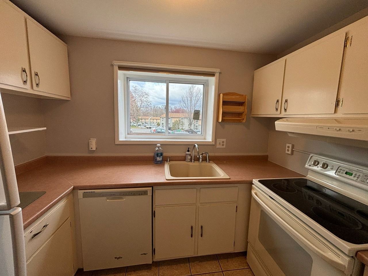 10 Carillon Dr #A - Photo 7 of 24