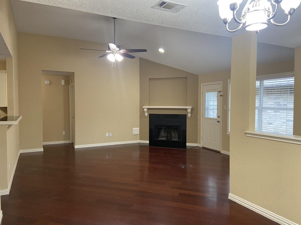 700 David Curry Dr #1 - Photo 3 of 11