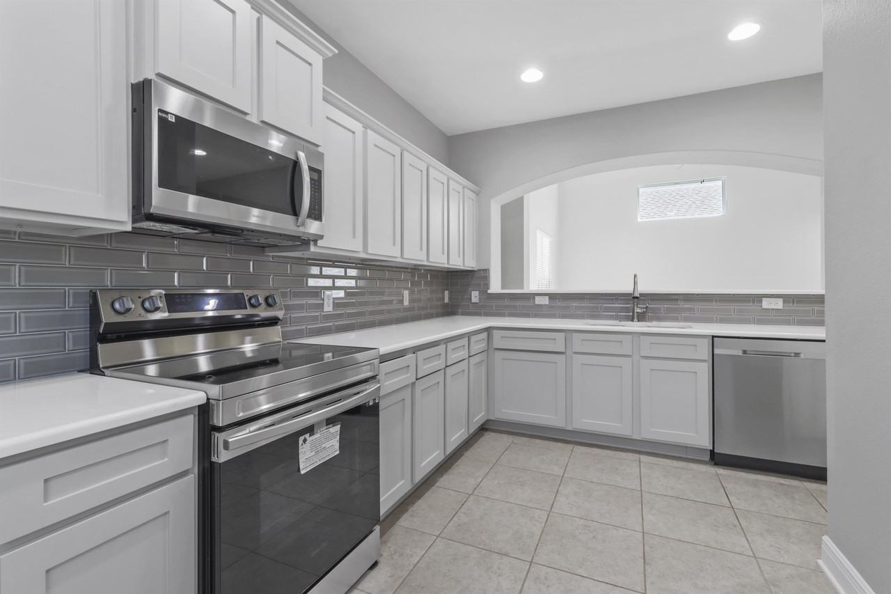 2136 Mulberry Dr #1 - Photo 3 of 15