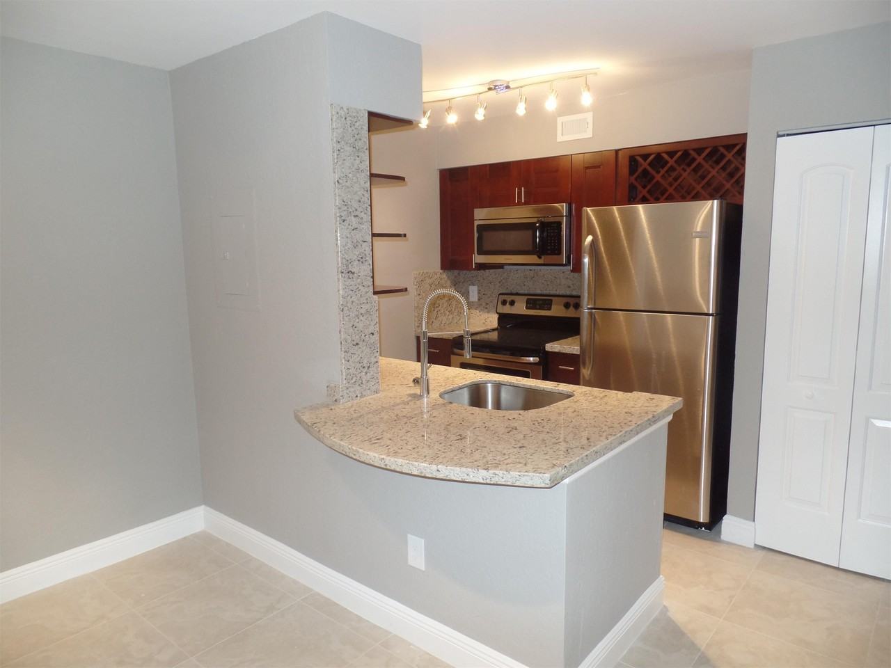 2880 N Oakland Forest Dr 1, Oakland Park, FL 33309 1 Bedroom