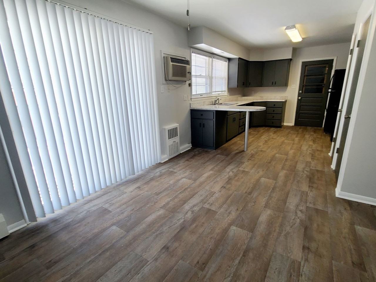 Elm Village Apartments - Photo 6 of 7