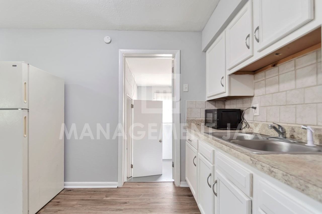 2128 W 15th St #1 - Photo 3 of 14
