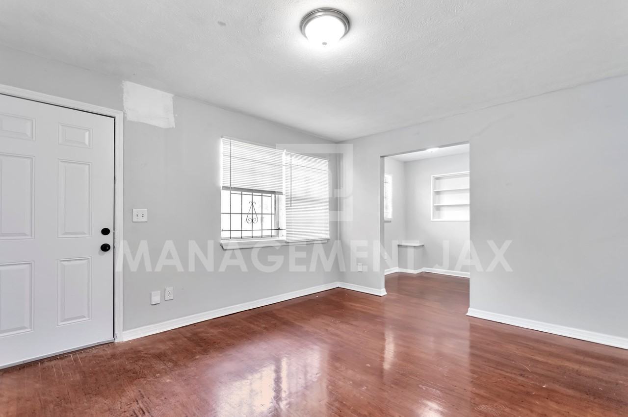 2128 W 15th St #1 - Photo 4 of 14