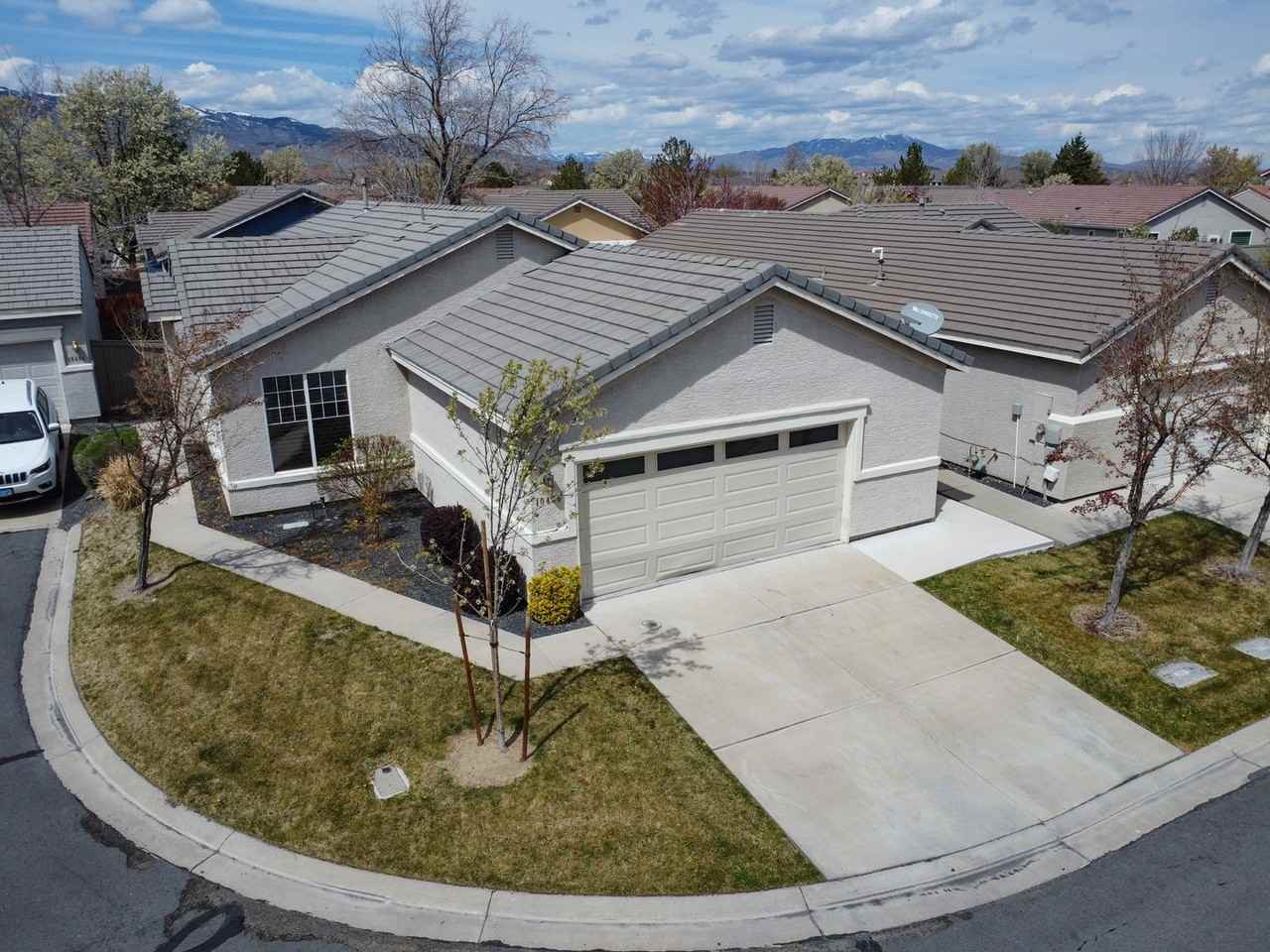 10496 Chadwell Dr - Photo 2 of 35