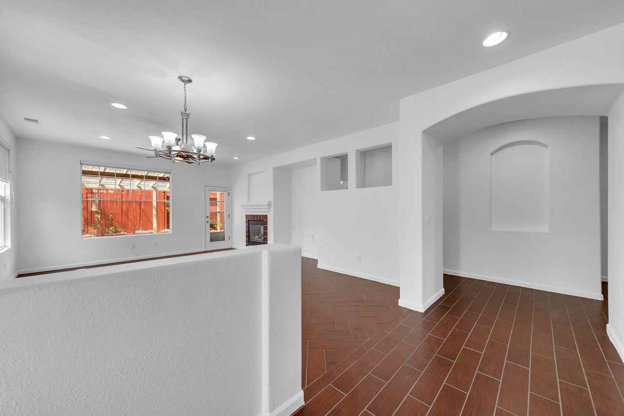 10496 Chadwell Dr - Photo 3 of 35