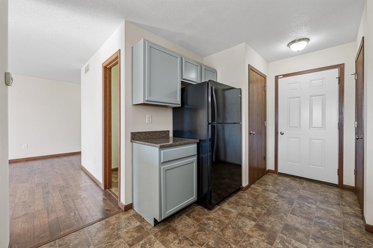 1027 Acacia Dr Ne #1 - Photo 2 of 14