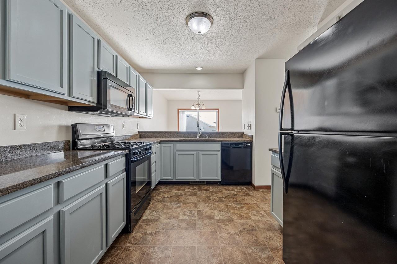 1027 Acacia Dr Ne #1 - Photo 3 of 14