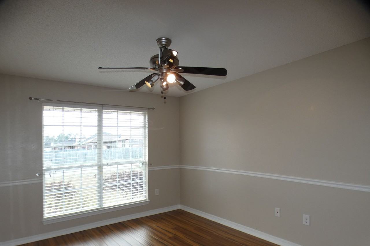 4766 Thousand Oaks Blvd - Photo 5 of 32