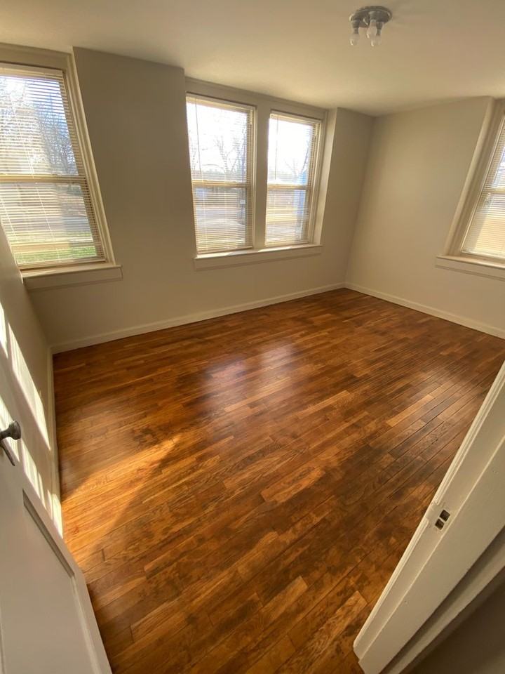 321 Spruce St - Photo 2 of 9