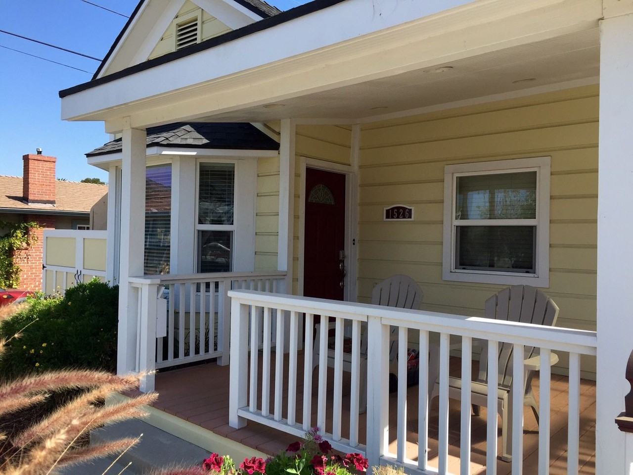 1526 Beach St - Photo 4 of 36