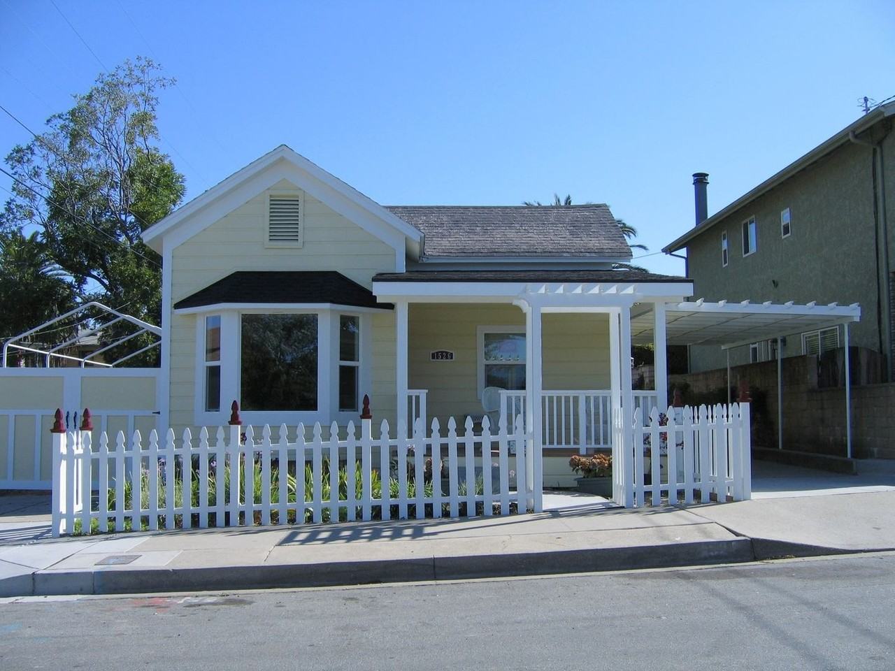 1526 Beach St - Photo 7 of 36