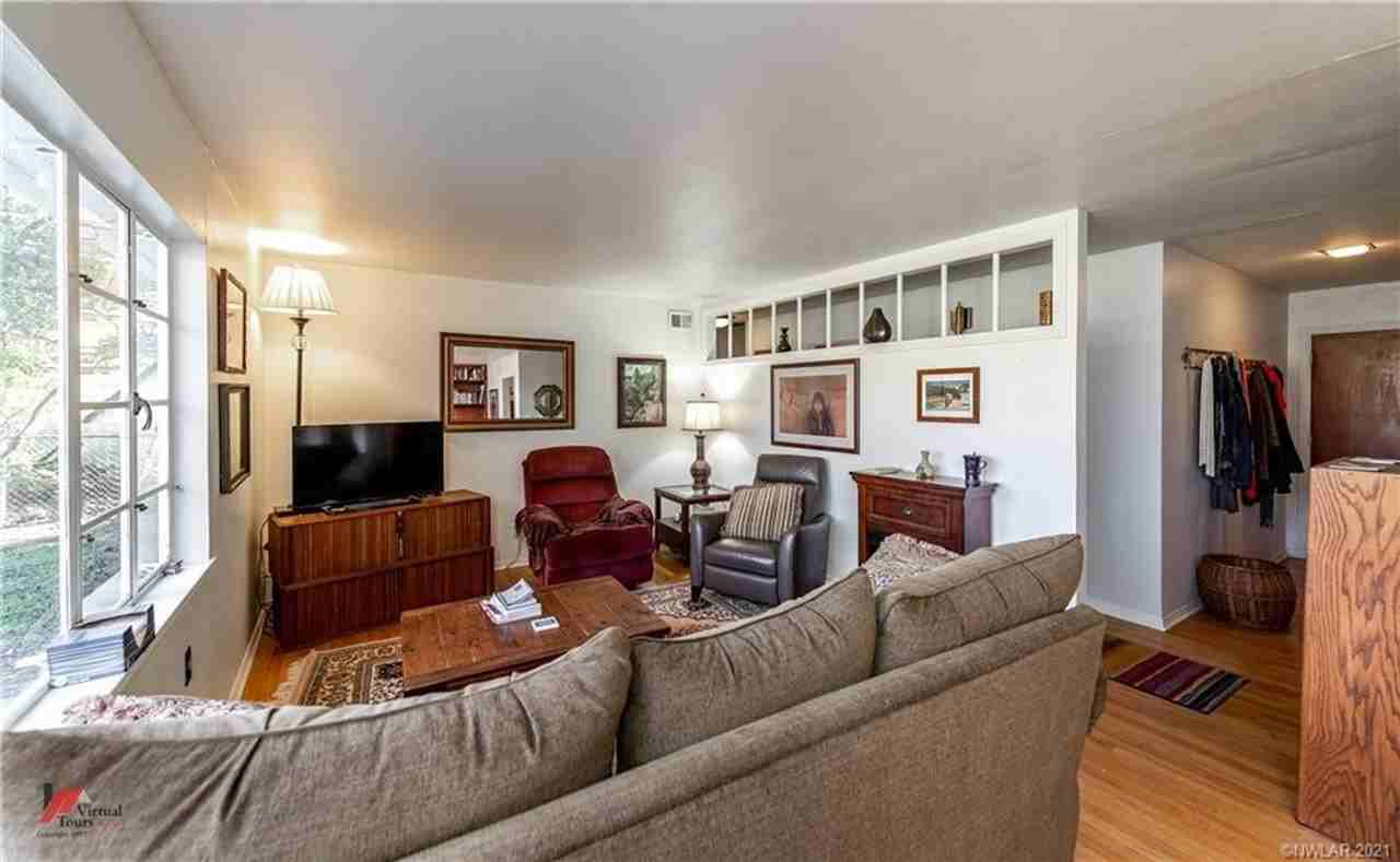 2603 West Cavett Drive - Photo 4 of 11