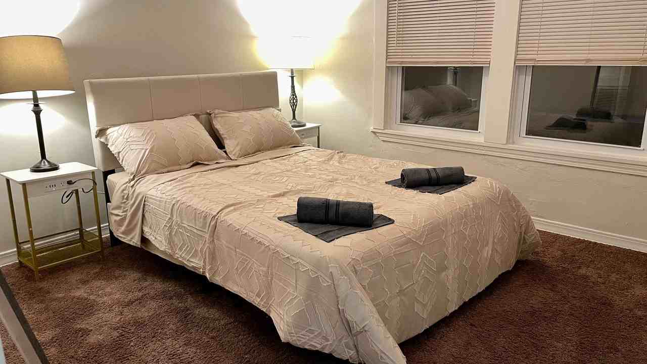 1446 E 3rd St #3 - Photo 3 of 18