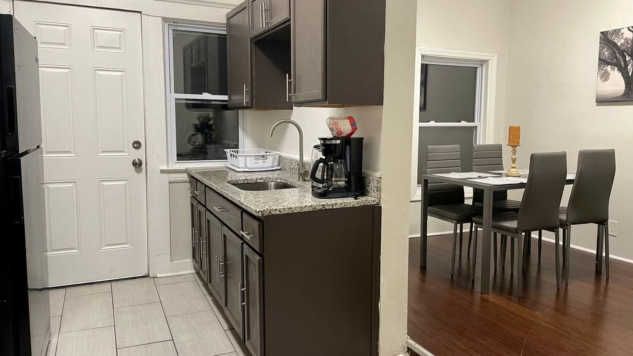 1446 E 3rd St #3 - Photo 5 of 18