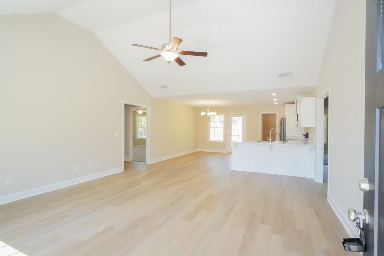 345 Tallulah Bnd - Photo 4 of 27