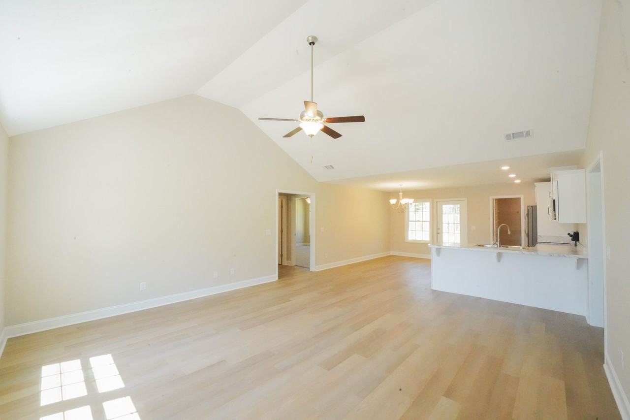 345 Tallulah Bnd - Photo 5 of 27