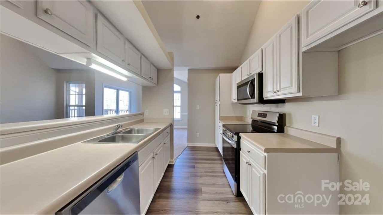 2525 Carya Pond Ln - Photo 3 of 14