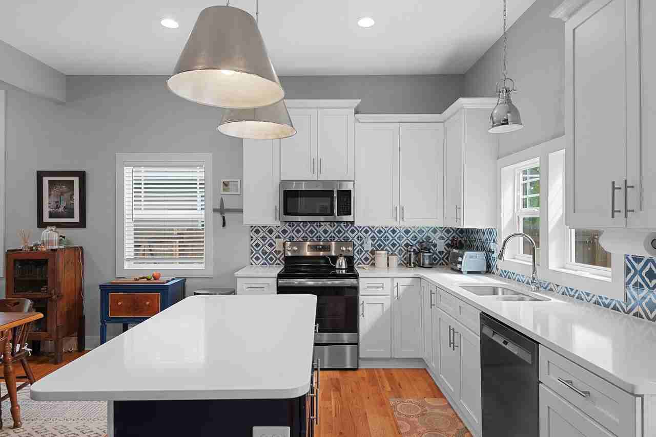 1021 Moreland Ave - Photo 5 of 22