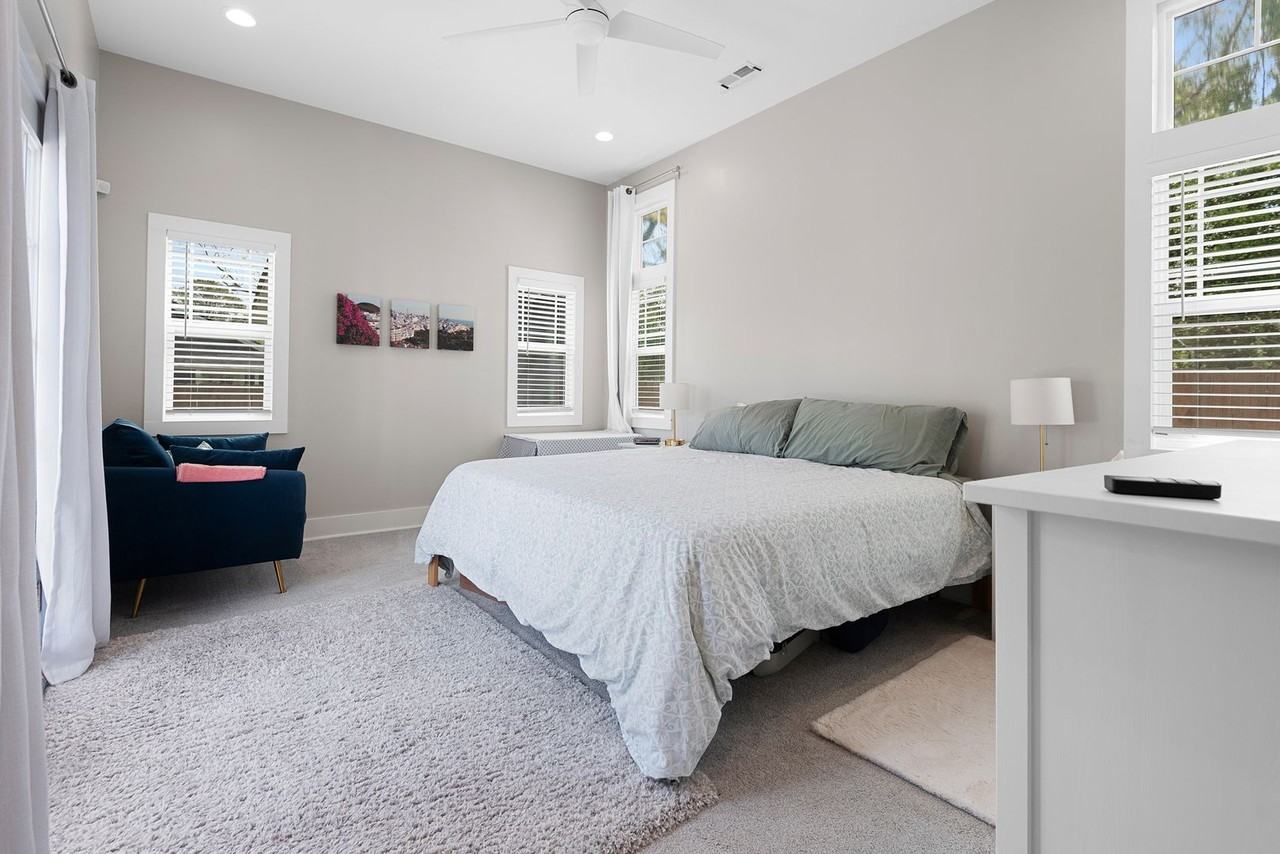 1021 Moreland Ave - Photo 7 of 22