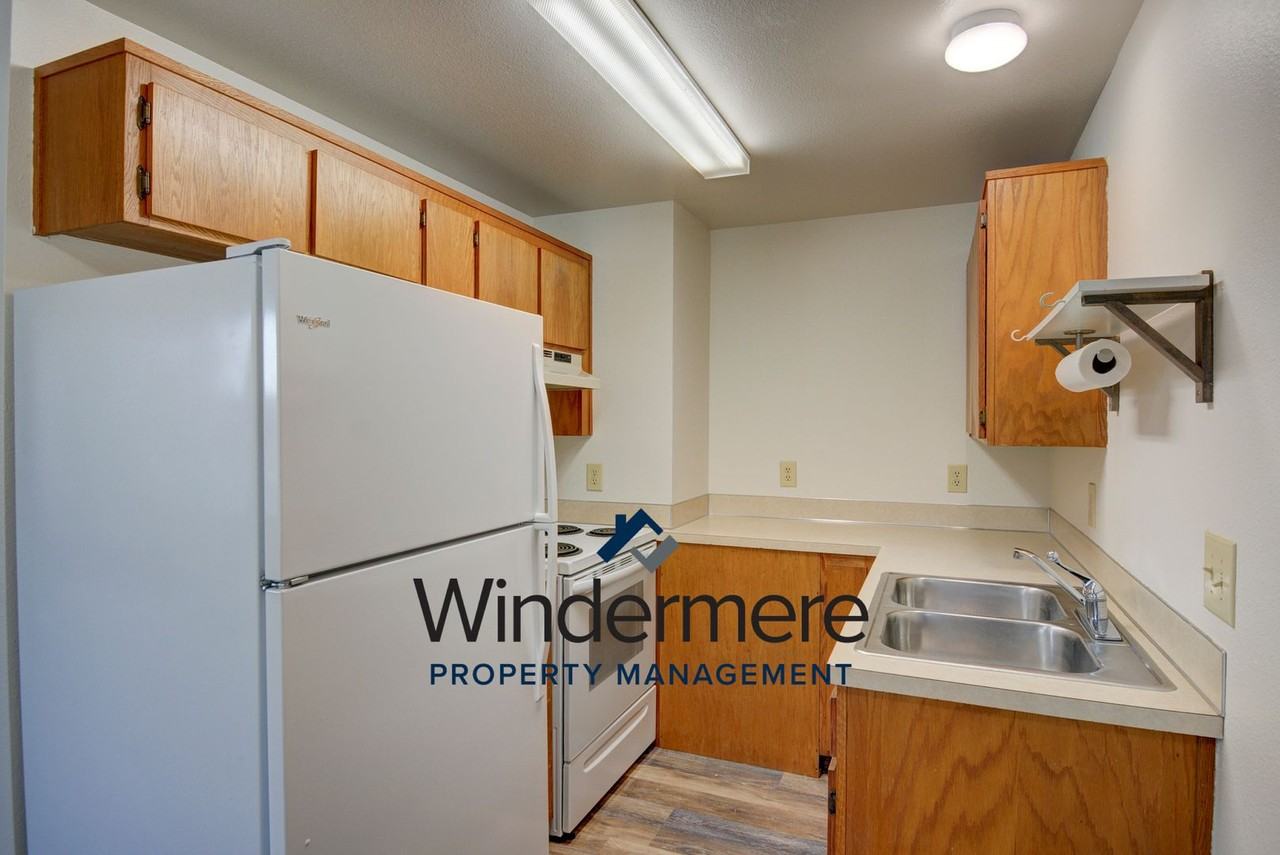 M1548: 865 N Oak Harbor St - Photo 2 of 27