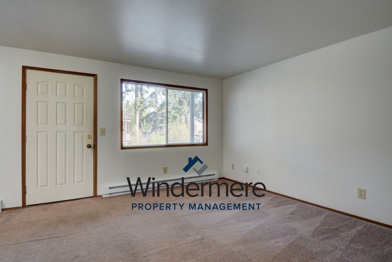 M1548: 865 N Oak Harbor St - Photo 4 of 27