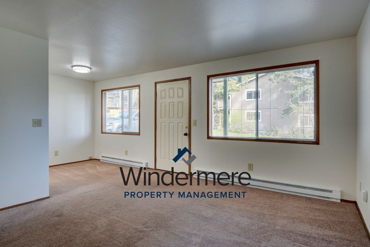 M1548: 865 N Oak Harbor St - Photo 5 of 27