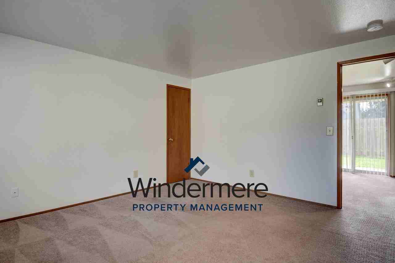 M1548: 865 N Oak Harbor St - Photo 6 of 27