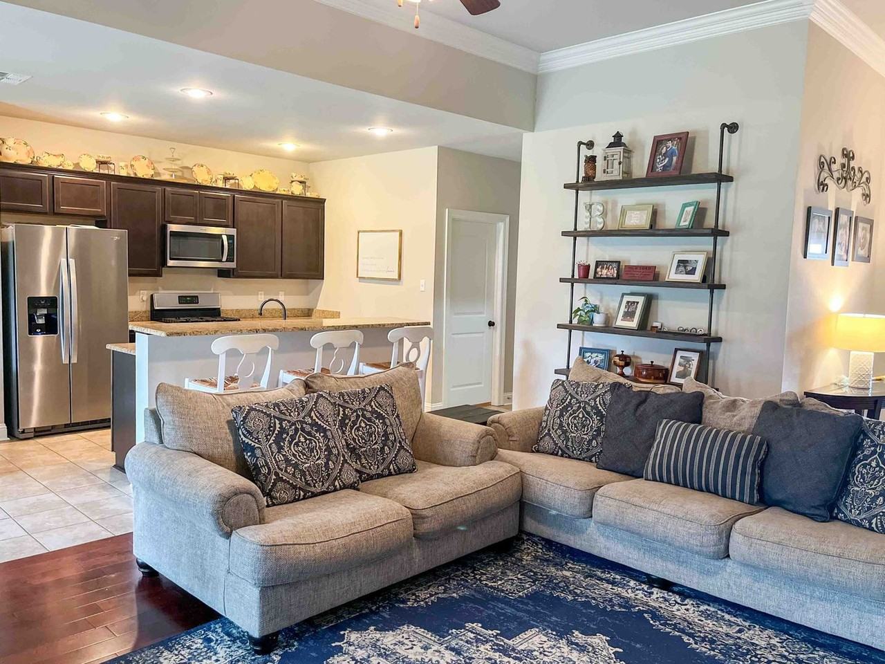 337 Camelback Dr - Photo 3 of 8