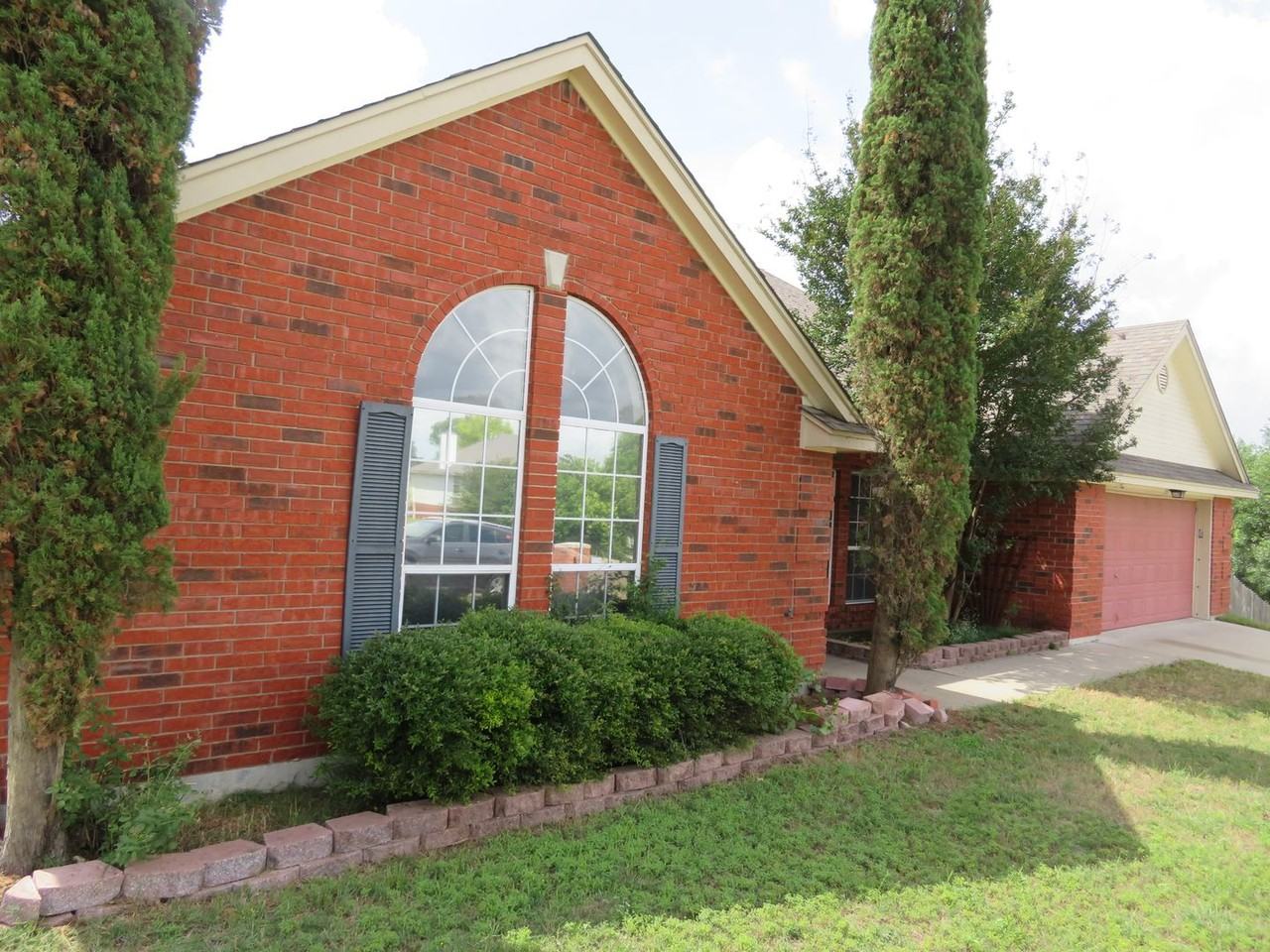 1904 Mcginnis Ct - Photo 2 of 14