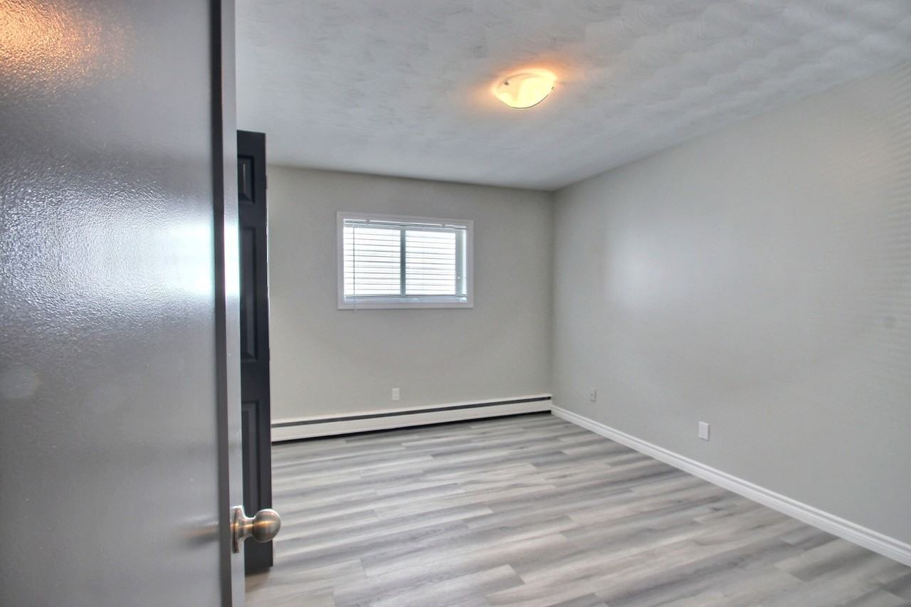 62 8th Streetunit 2 #2 - Photo 4 of 7