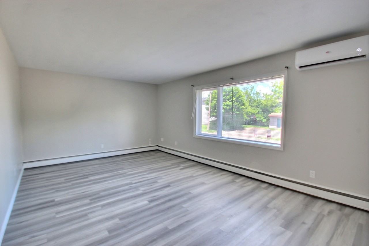 62 8th Streetunit 2 #2 - Photo 5 of 7