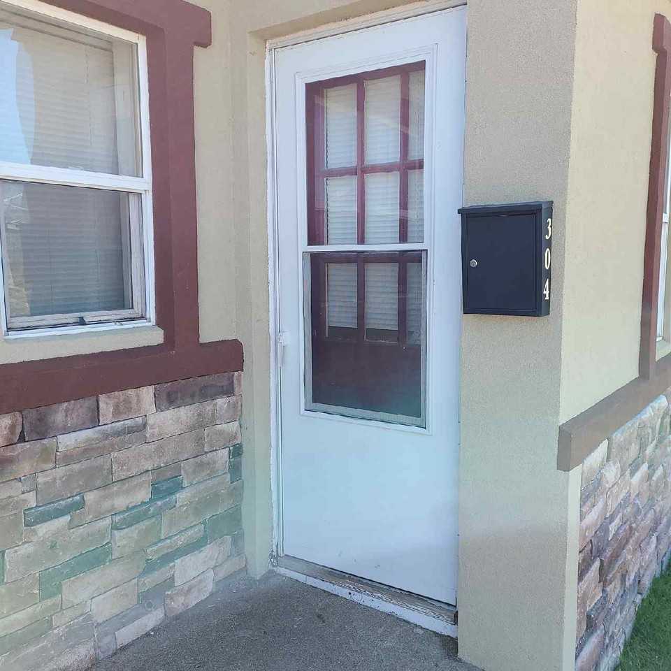 304 E L St #1 - Photo 2 of 7