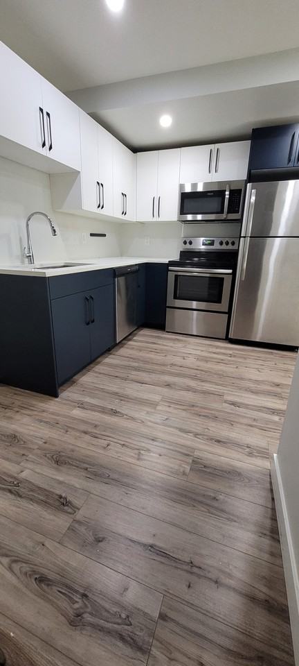 847 Weatherdon Avenue - Photo 3 of 12