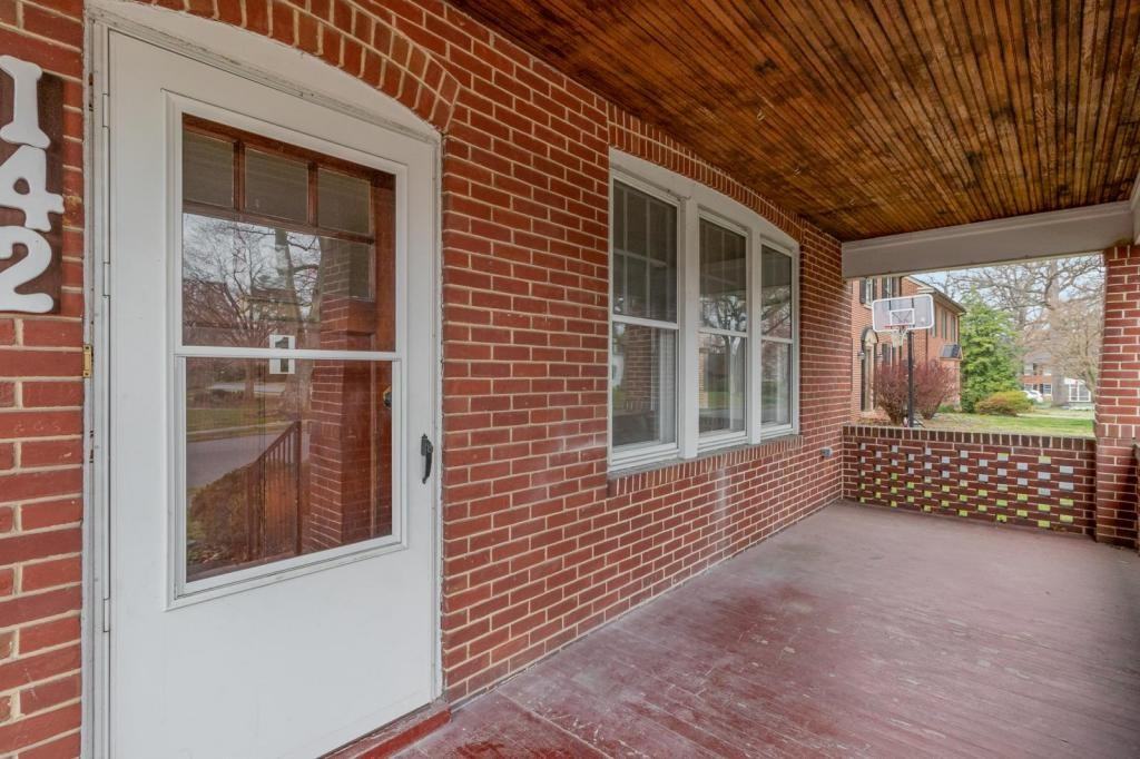 142 Riddle Rd - Photo 4 of 23