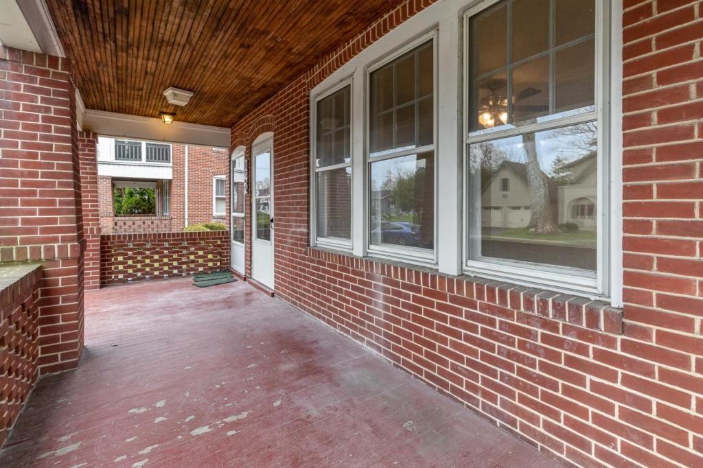 142 Riddle Rd - Photo 5 of 23